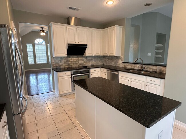 Building Photo - 8739 Saratoga Dr