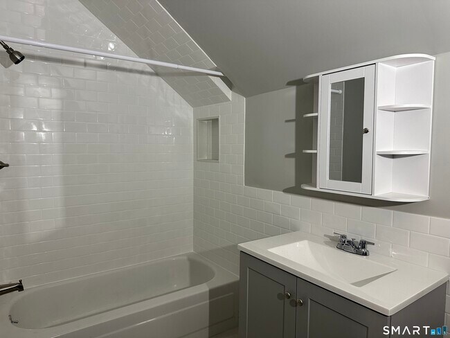 Building Photo - 1537 Chapel St