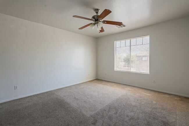 Building Photo - 4 Bedroom home for rent