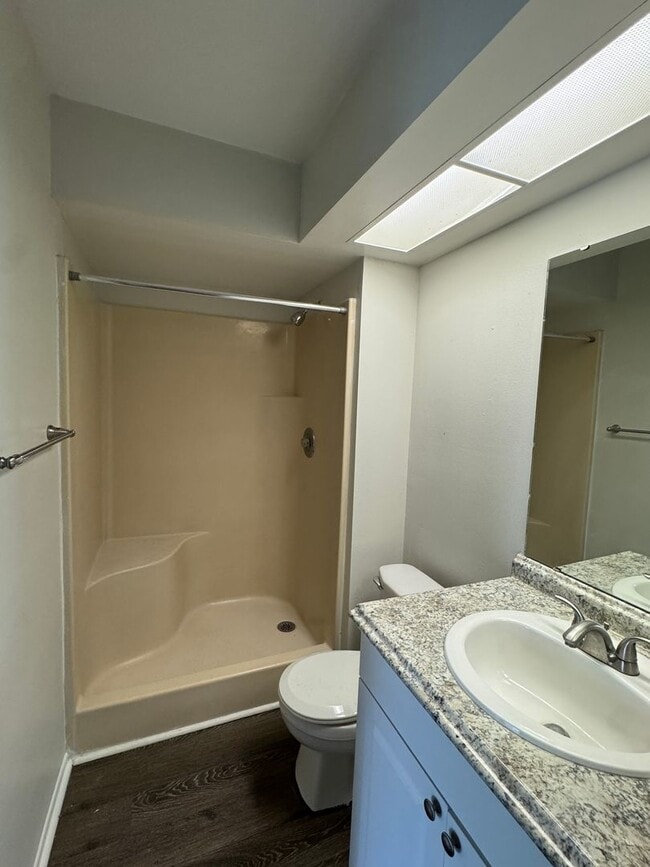 Building Photo - Newly Remodeled 2/2 in Pine Shadows Condom...