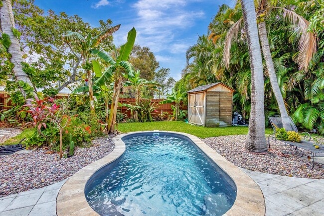 Building Photo - 227 NE 12th St