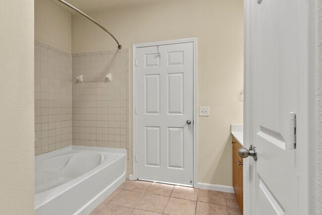 Building Photo - Midtown Village 2 Bed 2 Bath Condo! Available Now! Call Today to Schedule a Tour!