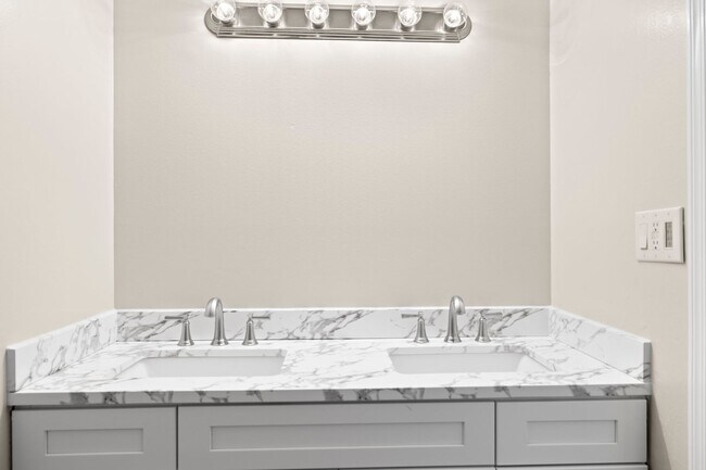 Building Photo - AMAZING ASU RENTAL CLOSE TO CAMPUS