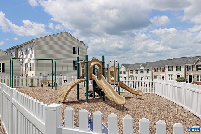 Building Photo - 2135 Saranac Ct