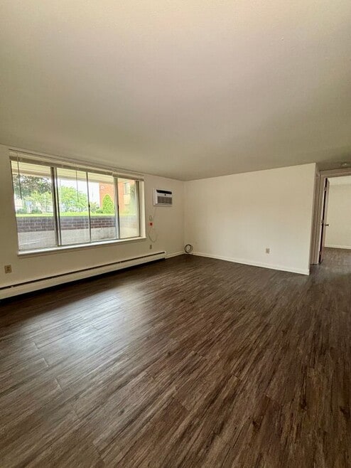 Building Photo - 2715 Eggert Rd