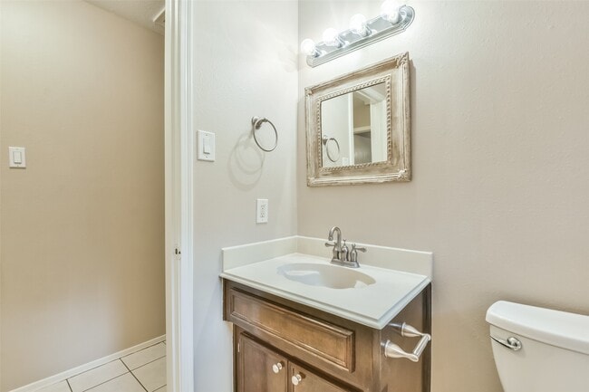 Building Photo - 20 Tulip Hill Ct