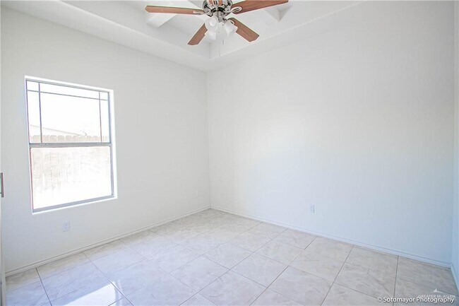 Building Photo - 16 W Dallas Ave