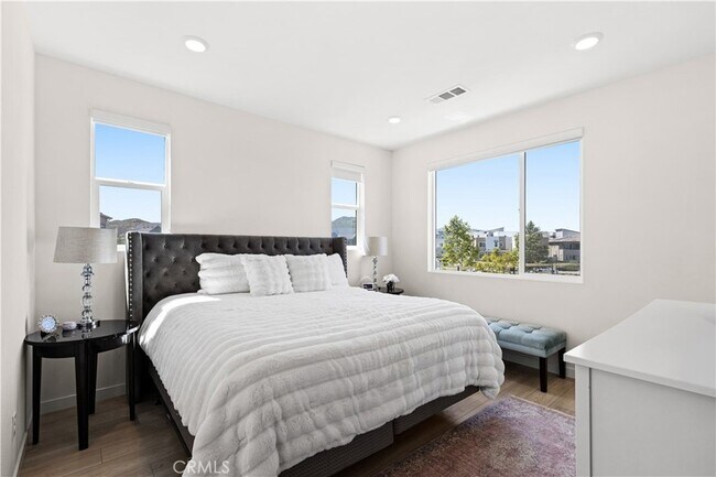 Building Photo - 27553 Sanctuary Ct