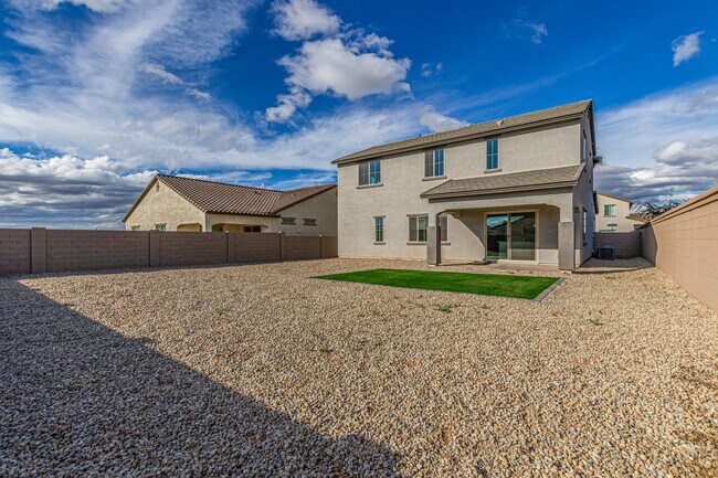 Building Photo - 713 W Longwood Dr