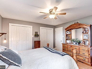 Building Photo - Meticulously maintained 2 bed 2 bath home