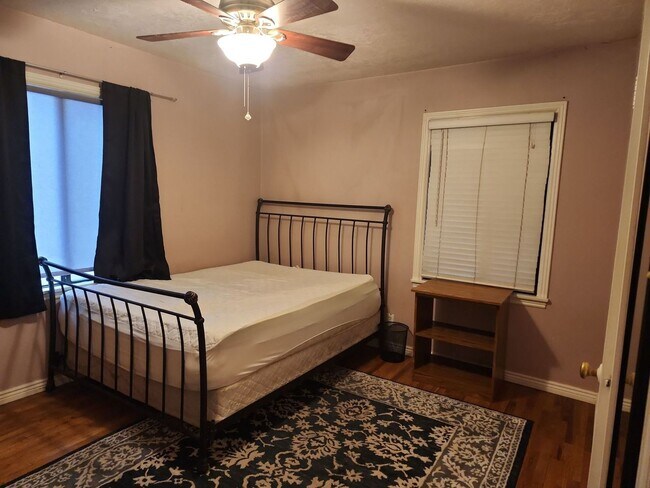 Building Photo - 156 N 1150 W