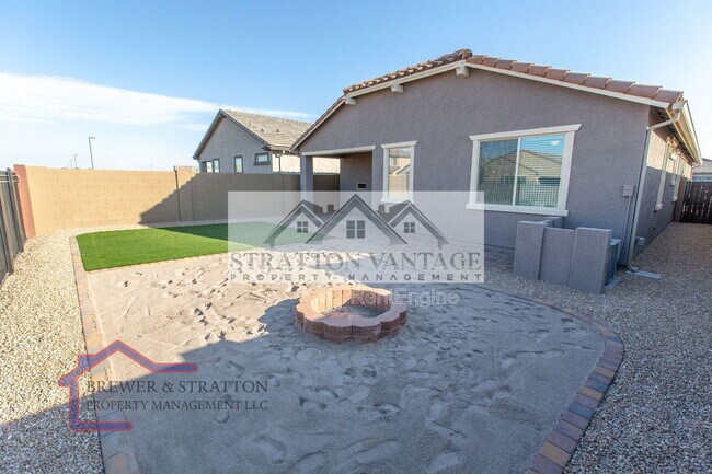 Building Photo - 9638 E Tesla Ave