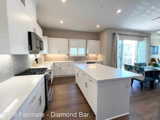 Building Photo - Four Levels of Modern Luxury Living in Ana...