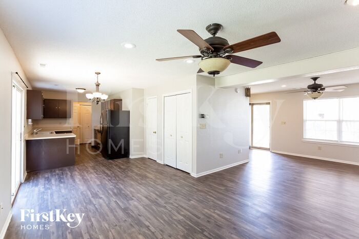 Building Photo - 18009 Sanibel Cir