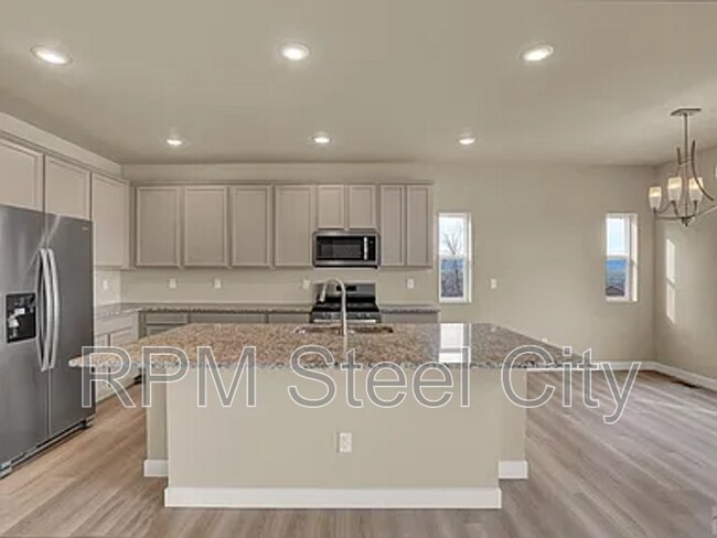 Building Photo - 753 S Laurue Dr