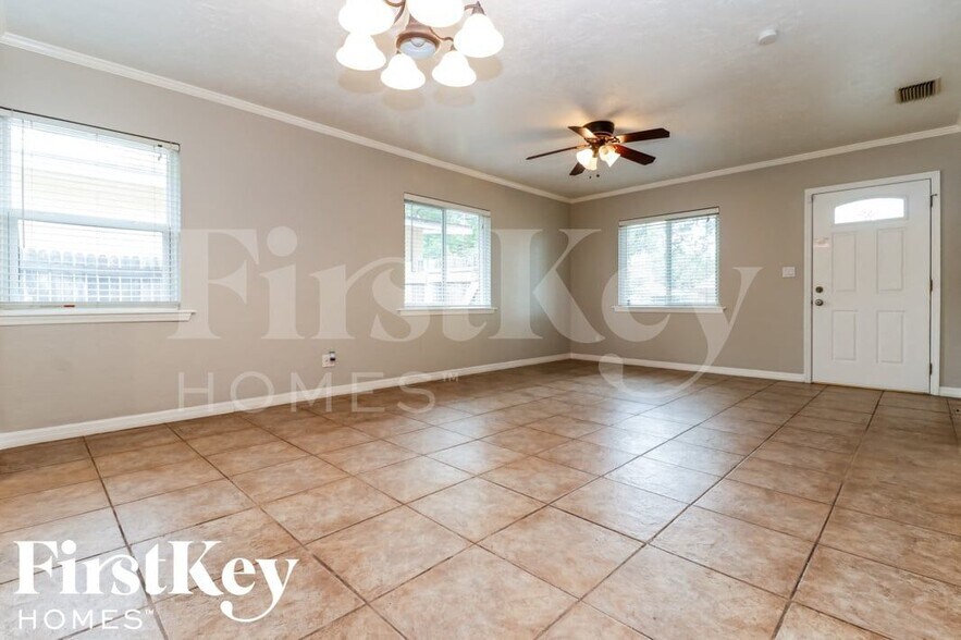 Building Photo - 3113 Union St N