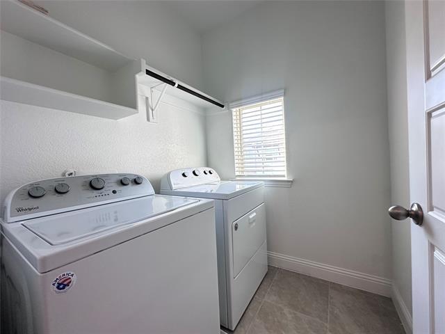 Building Photo - 2213 Palomino St