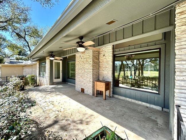 Building Photo - 9108 Balcones Club Dr