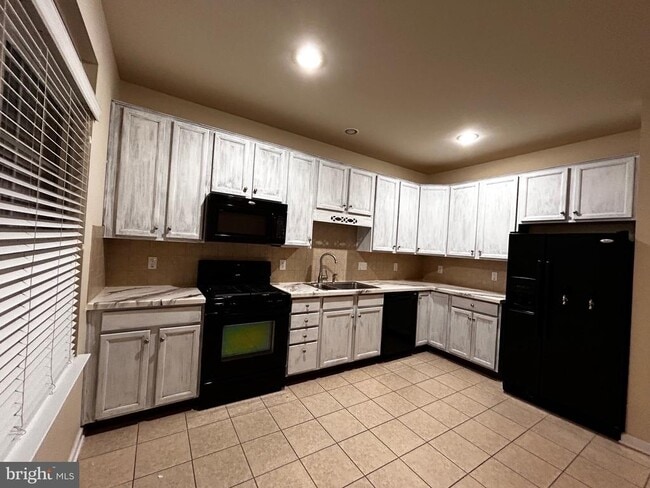 Building Photo - 212 Bowling Green Cir