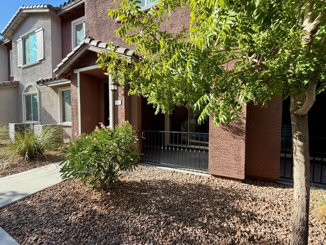Building Photo - GATED 3 BED 2.5 BATH TOWNHOME WITH 2-CAR GARAGE, COVERED PATIO & COMMUNITY POOL