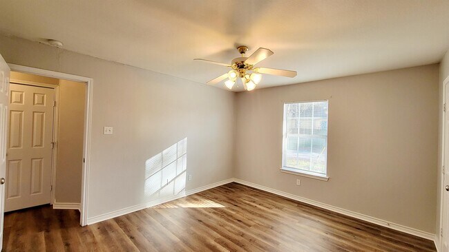 Building Photo - 3112 Travis St