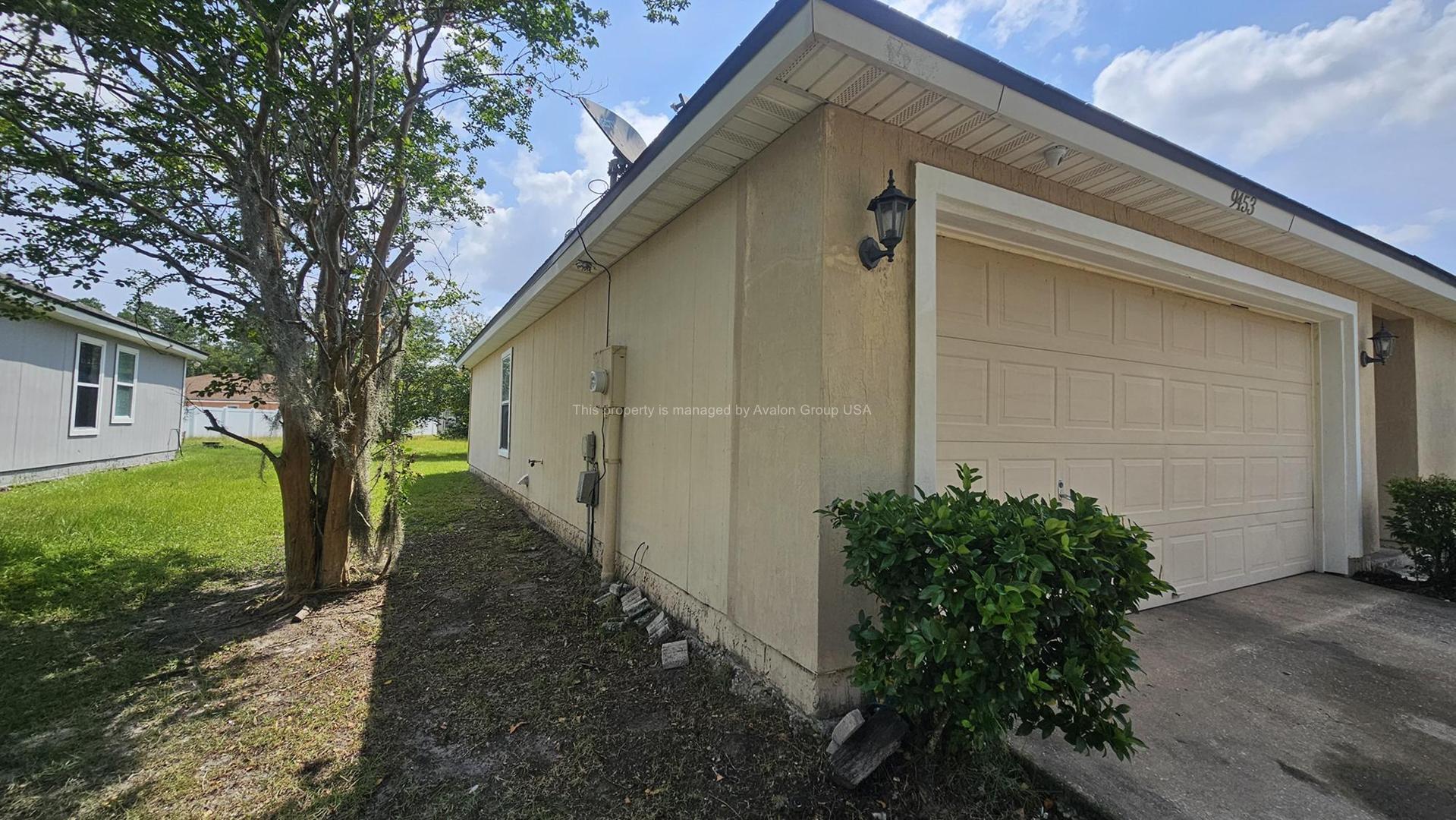 Building Photo - 9453 Thorn Glen Rd