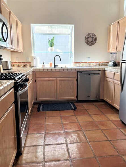 Building Photo - 53170 Avenida Diaz