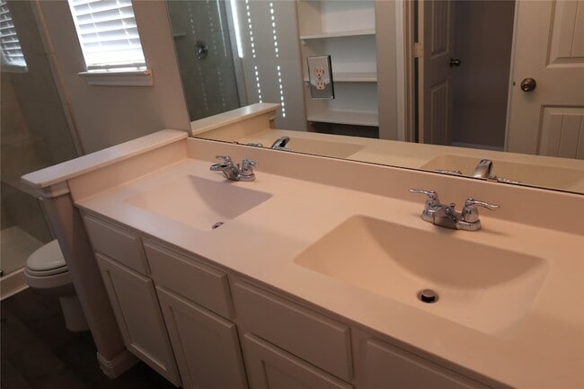 Building Photo - 14083 Lake Trout Dr