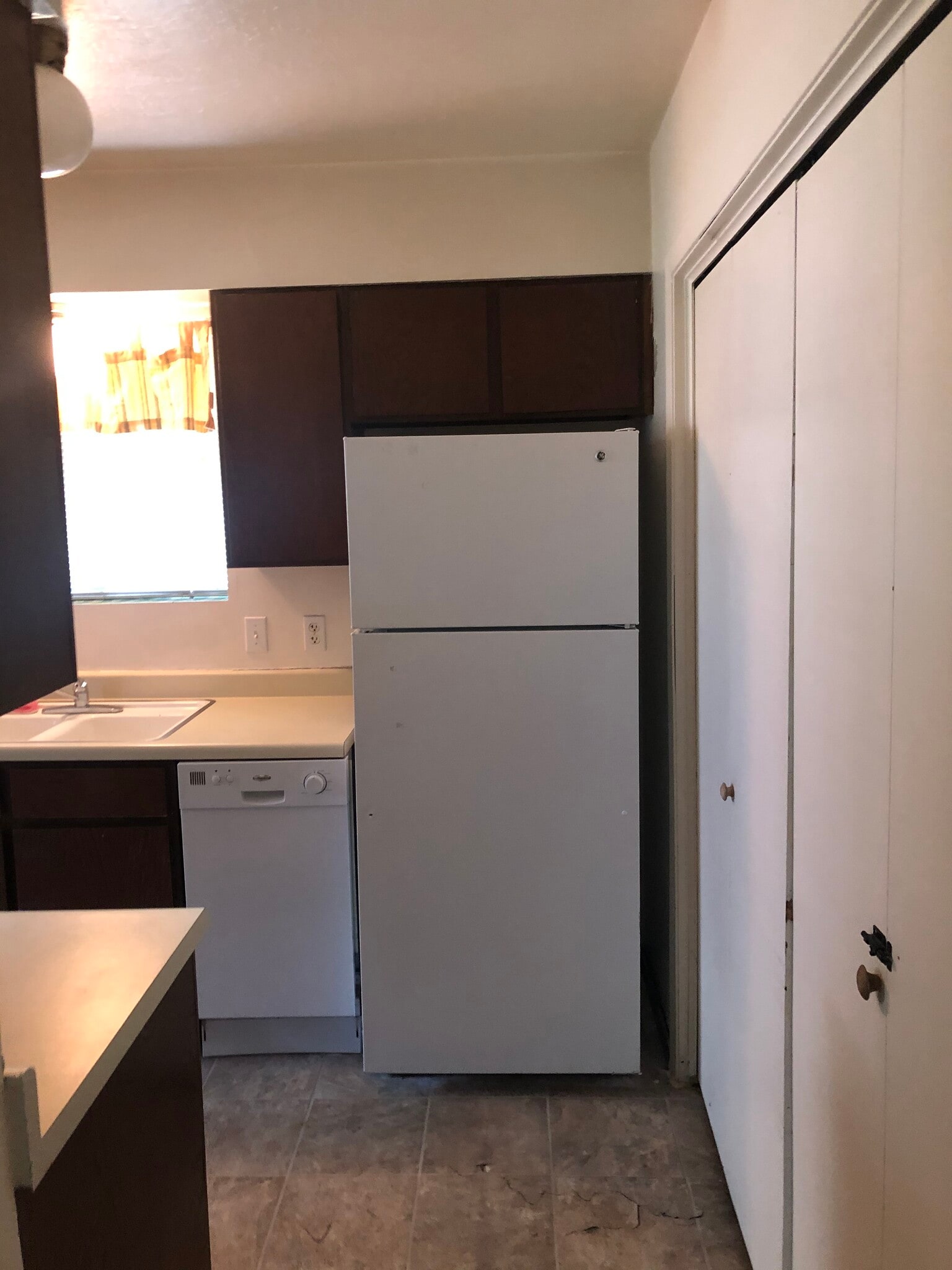 Building Photo - 1039 E 8600 S