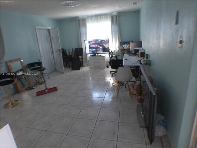 Building Photo - 5360 Fletcher St