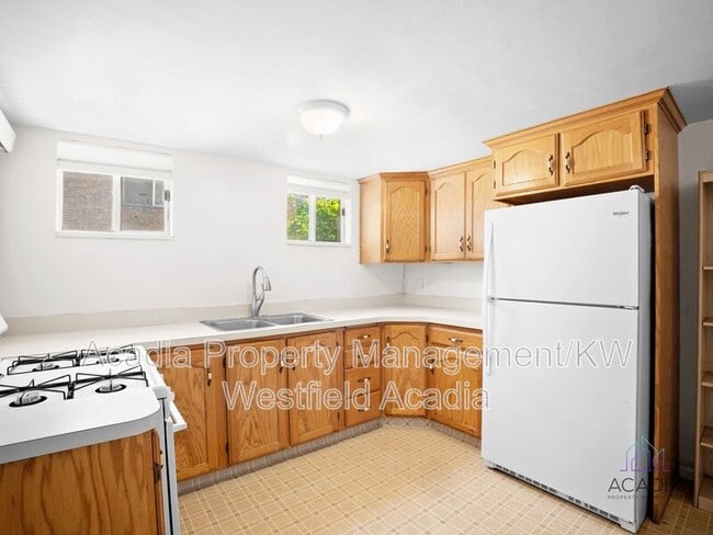 Building Photo - 127 E 600 N