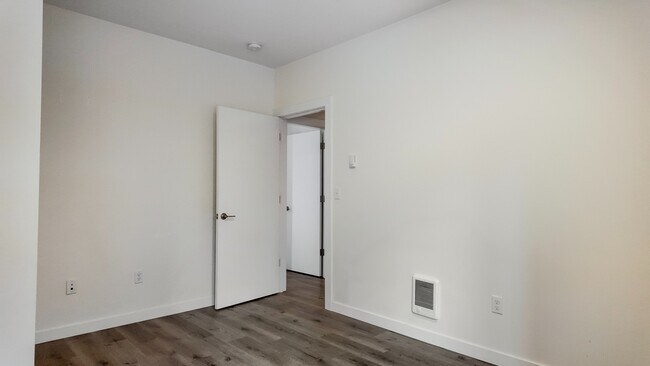 Building Photo - Modern 2BR Apartment in Prime Queen Anne Location