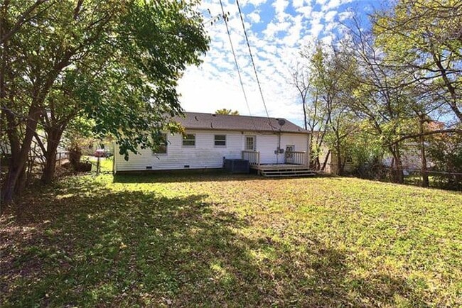 Building Photo - Remodeled 3 Bedroom House