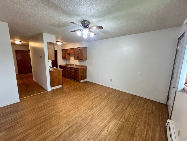 Building Photo - One level living w/ Attached Garage Available July!