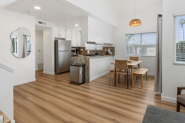 Building Photo - NEW Remodeled and furnished, 4 bed 3 bath available September 2026 to May 2027