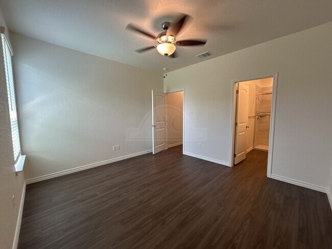 Building Photo - 5110 Rose Gdn Lp