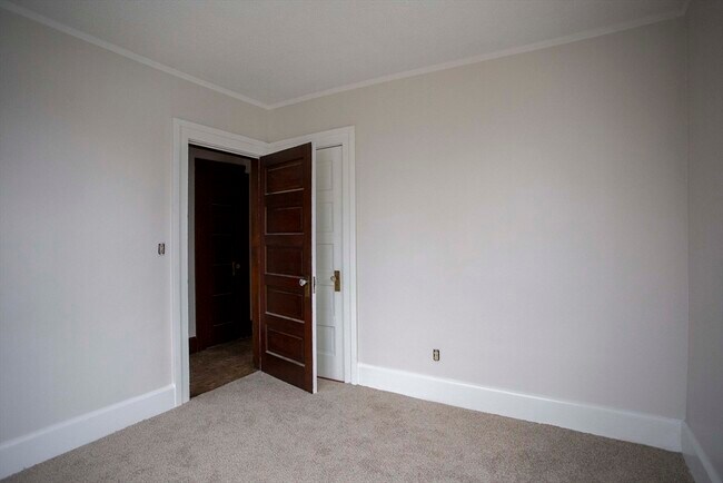 Building Photo - 2 Bryant St