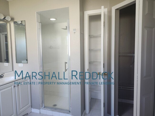 Building Photo - 3 BED 2 BATH SINGLE FAMILY HOME ON FRESH WATER CANAL WITH DOCK