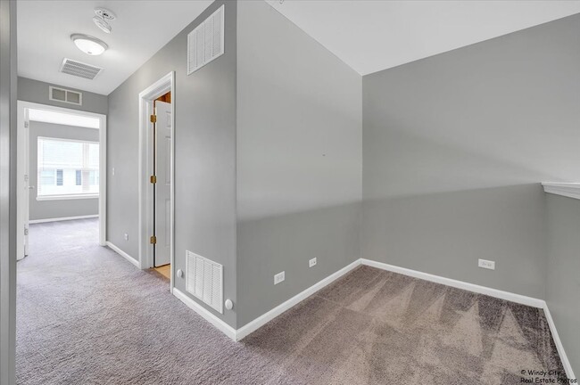 Building Photo - 2571 Hillsboro Blvd