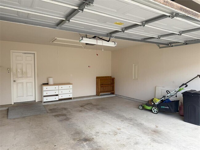 Building Photo - 10518 Rustling Villas Ln