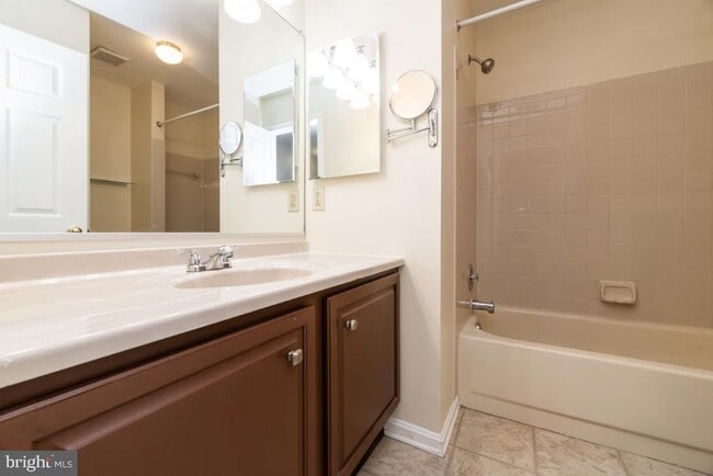 Building Photo - 8591 Harvest View Ct
