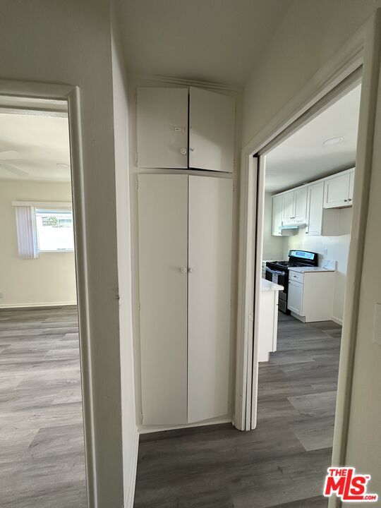 Building Photo - 342 1/2 S Serrano Ave