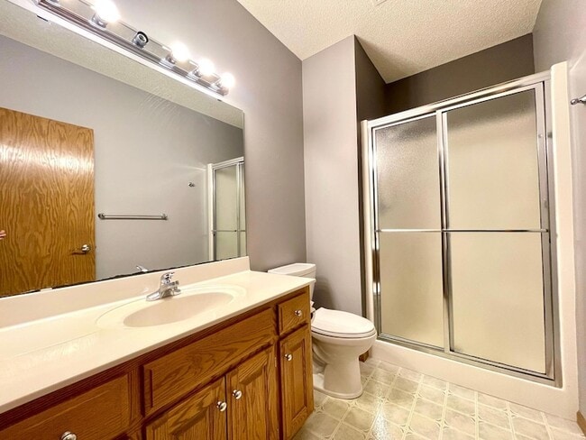 Building Photo - 640 S Park Ct