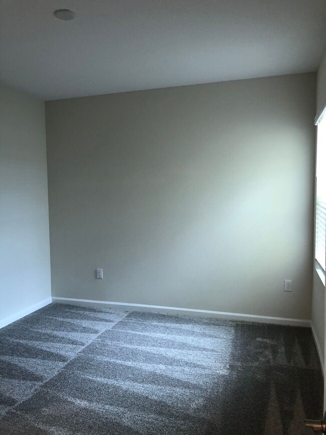 Building Photo - 3 Bedroom, 2.5 Bath East Orlando Townhome ...