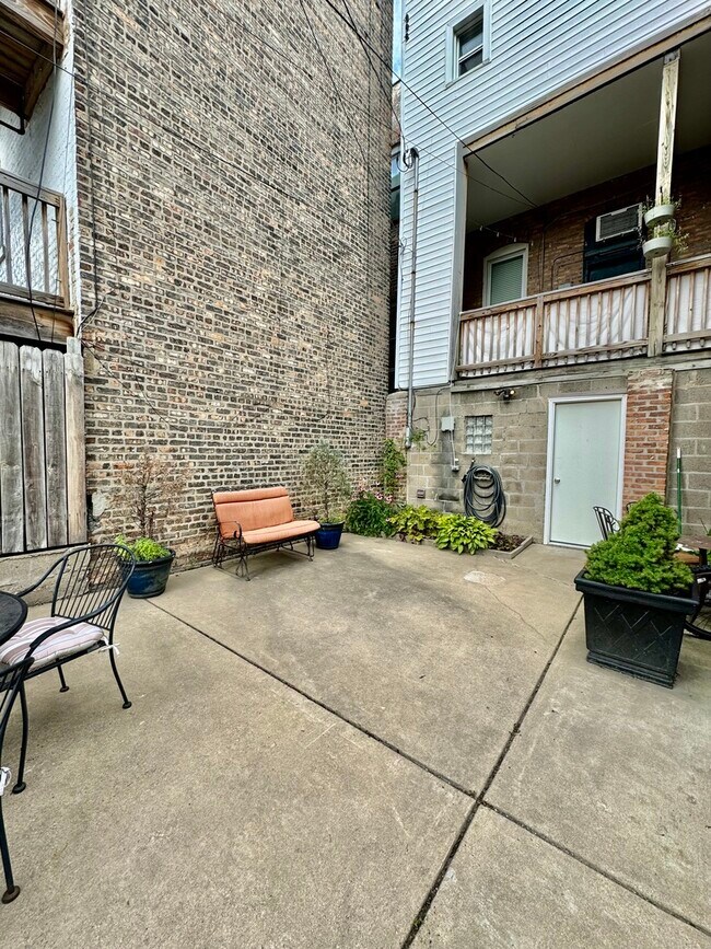 Building Photo - 750 S Oakley Blvd