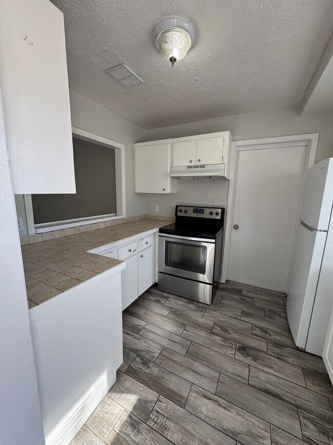 Building Photo - Spacious Poinciana Townhome