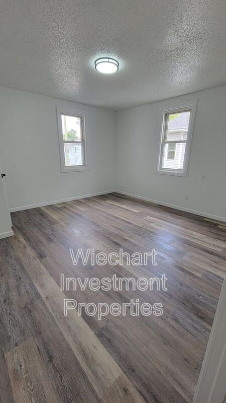 Building Photo - 325 S Pierce St