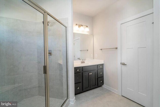 Building Photo - 5950 Etterbeek St