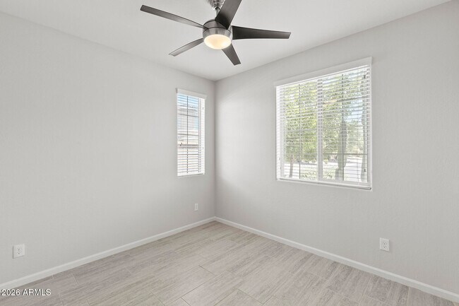Building Photo - 130 N Bay Dr