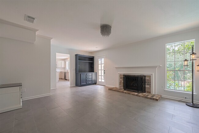 Building Photo - 3 Sandpebble Dr